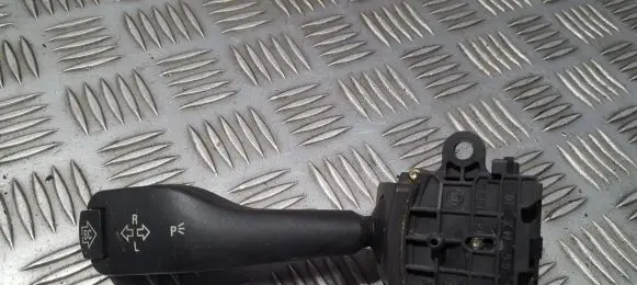 BMW 5 E39 Indicator stalk 8363668 01104010