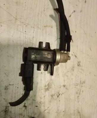 Volkswagen Golf IV Turbo solenoid valve 1J0906627A 72290325 00E227