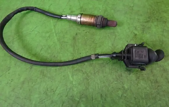 Audi A4 S4 B5 8D Lambda probe sensor 0258003544/545