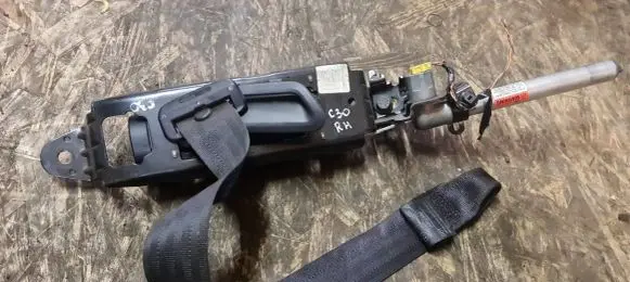 Volvo C30 Front seatbelt 30642223