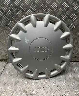 Audi A4 S4 B5 8D R15 wheel hub/cap/trim 8D0601147