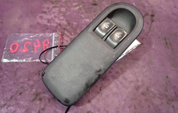 Renault Clio III Quarter vent window switch 