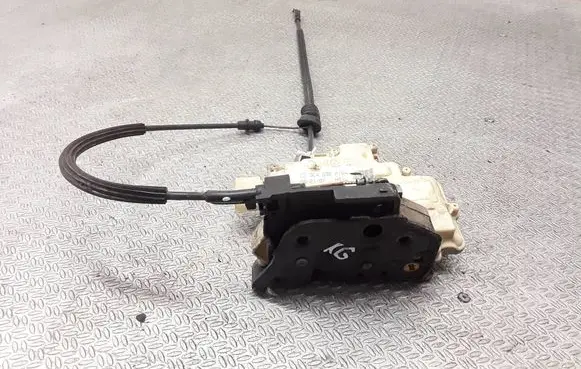 Volkswagen PASSAT B6 Rear door lock 3C4839015A