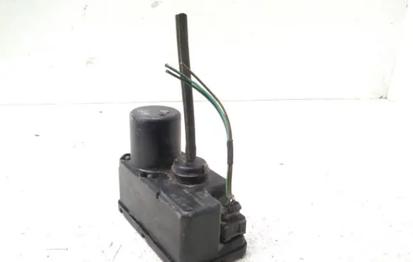Audi A4 S4 B5 8D Central locking vacuum pump 443862257B