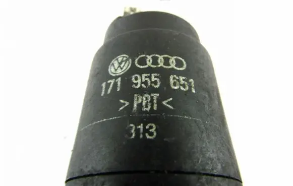 Audi 100 S4 C4 Windscreen/windshield washer pump 171955651