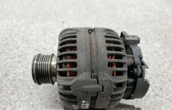 Volkswagen Polo IV 9N3 Generator/alternator 045903023A