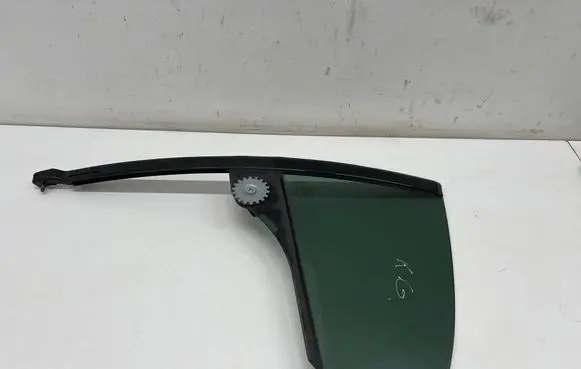 BMW 6 F06 Gran coupe Rear vent window glass 