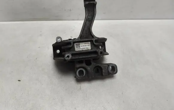 Engine mount bracket