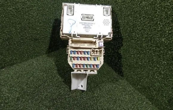 Suzuki SX4 Fuse module 3677079J40 3861084F00