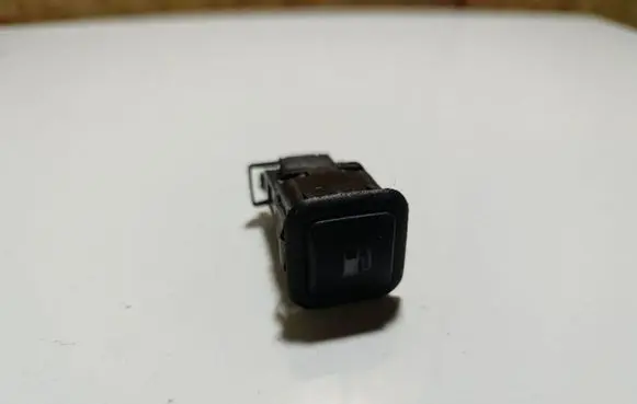 Volkswagen Bora Fuel tank opening switch 3B0959833A
