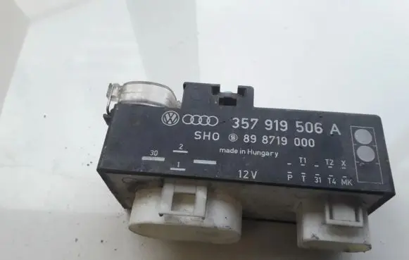 Volkswagen Golf III Coolant fan relay 357919506A 898719000