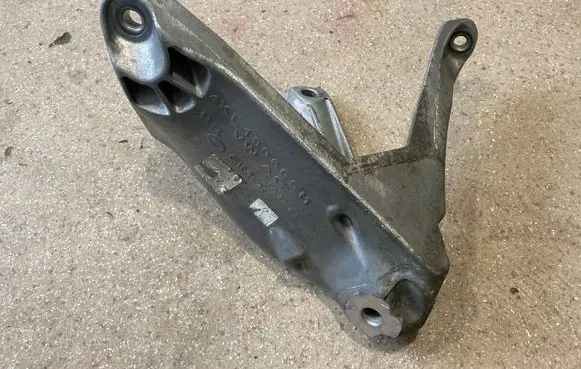 Audi e-tron Engine mounting bracket 4KE199605M