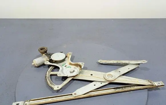 Toyota Camry Front door window regulator with motor