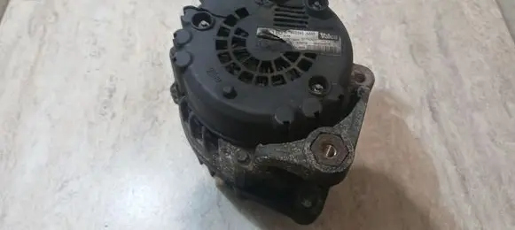 BMW 1 E81 E87 Generator/alternator 7802261