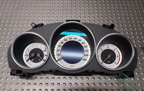 Mercedes-Benz E W212 Speedometer (instrument cluster) A2129007129