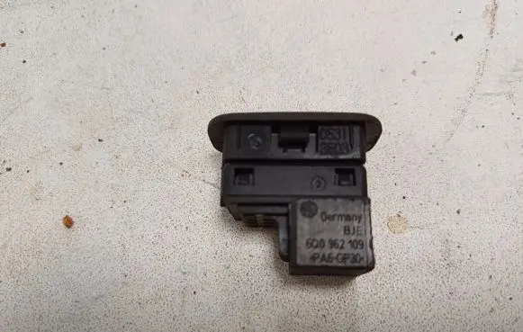 Skoda Octavia Mk2 (1Z) Alarm switch 6Q0962109