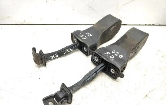 Volkswagen Golf VII Front door check strap stopper 5G0837267