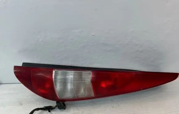 Ford Mondeo Mk III Rear/tail lights 1S7113404C 0374D