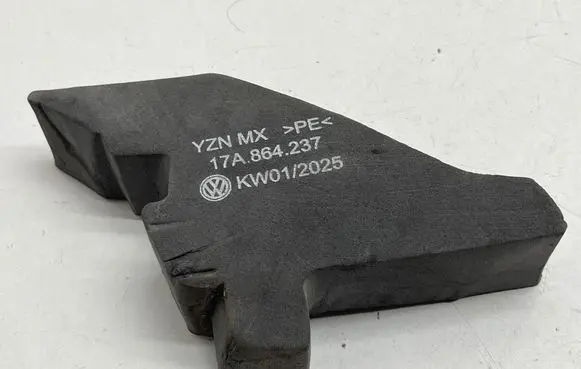 Volkswagen Jetta VII Fender foam support/seal 17A864237 KW012025