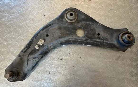 Nissan Qashqai Front lower control arm/wishbone