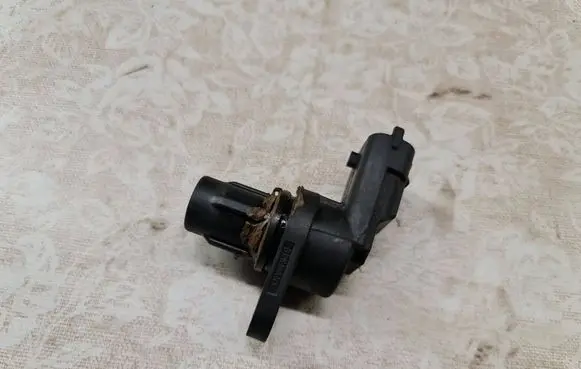 Volvo V70 Camshaft position sensor 8658726