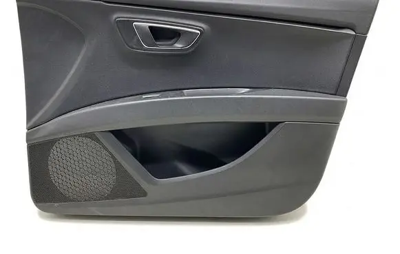 Seat Leon (5F) Front door card panel trim