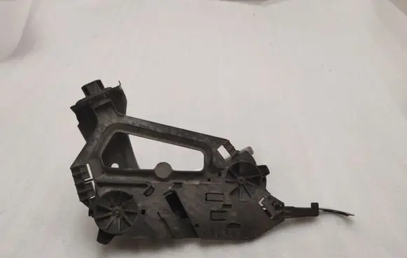 Skoda Octavia Mk2 (1Z) Headlight/headlamp mounting bracket 1Z0941340
