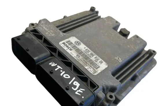 Volkswagen Touran I Engine control unit/module 03G906016DR 1039S05322 0281011844