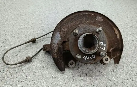 Peugeot iOn Front wheel hub spindle knuckle