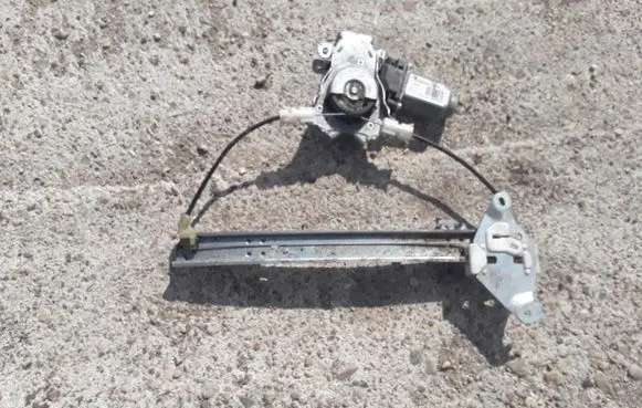 Nissan Qashqai Rear door window regulator with motor 119766 402053A