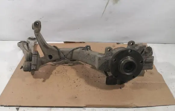 Volkswagen PASSAT B5 Front wheel hub spindle knuckle
