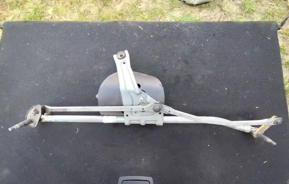Mini One - Cooper R50 - 53 Front wiper linkage and motor 54517711 8229216