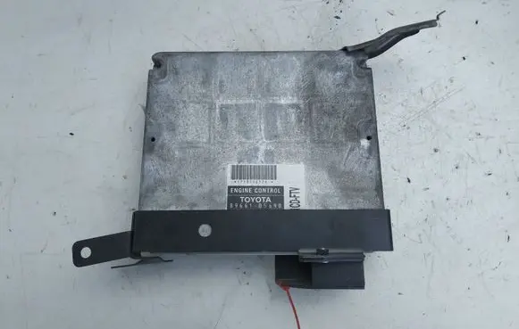 Toyota Avensis T250 Engine control unit/module 8966105690