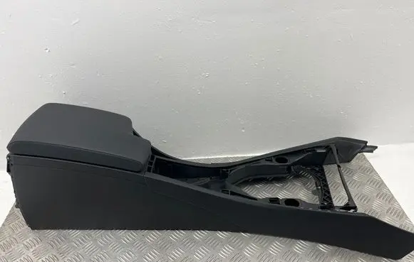 BMW 3 E90 E91 Armrest 7075357 E116233121 584507B