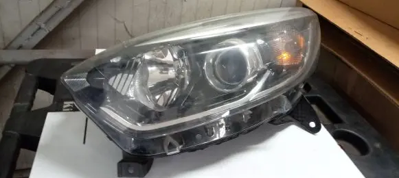 Renault Captur Headlight/headlamp 260600698R 0301281