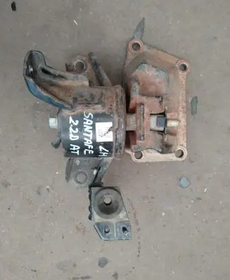 Hyundai Santa Fe Engine mount bracket