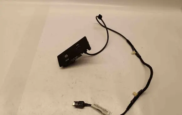 Ford Fusion AUX in-socket connector CM5T044K62AA DS7T14D2020DC