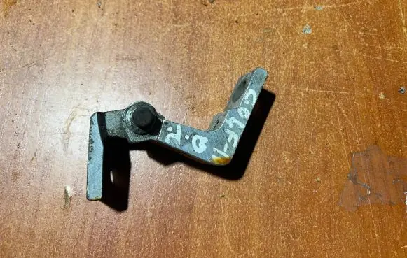 Volkswagen Golf IV Front door upper hinge 1J0831402A