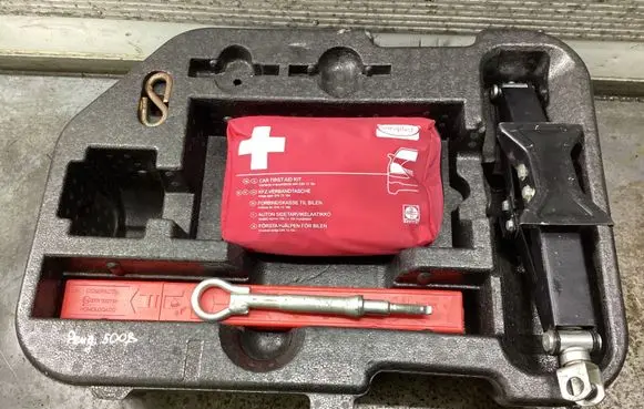 Peugeot 5008 Tool set 