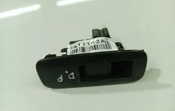 Nissan Qashqai Electric window control switch 