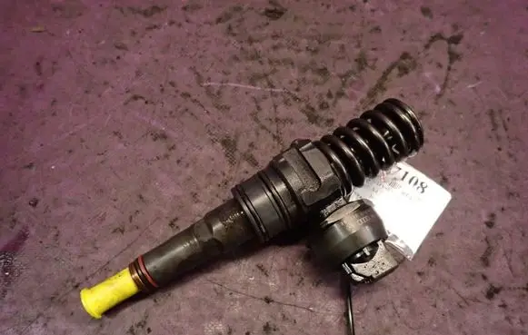 Audi A4 S4 B6 8E 8H Fuel injector 