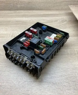 Volkswagen Touran I Fuse module 1K0937125A
