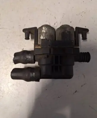 BMW 5 E39 Coolant heater control valve 1147412137 8374995