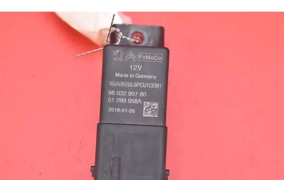 Ford Mondeo MK I Glow plug 9803299780