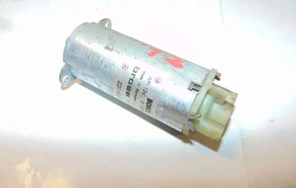 Mercedes-Benz S W220 Seat adjustment motor A2208202542 2208202542