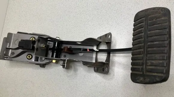 Subaru Legacy Brake pedal 311247E