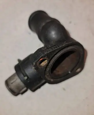 Audi A6 S6 C4 4A Engine coolant pipe/hose 028121145C