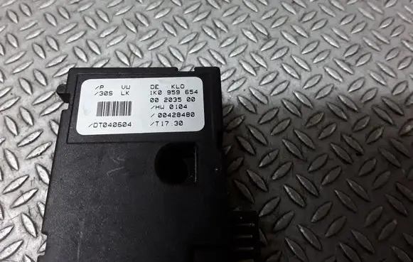 Volkswagen Touran I Steering angle sensor 1K0959654 00203500