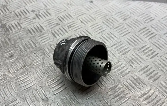 Toyota Avensis T250 Oil filter cover 156200R011