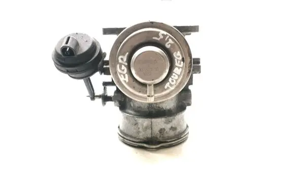 Volkswagen Touareg I EGR valve 070128070C 335323036 070128073